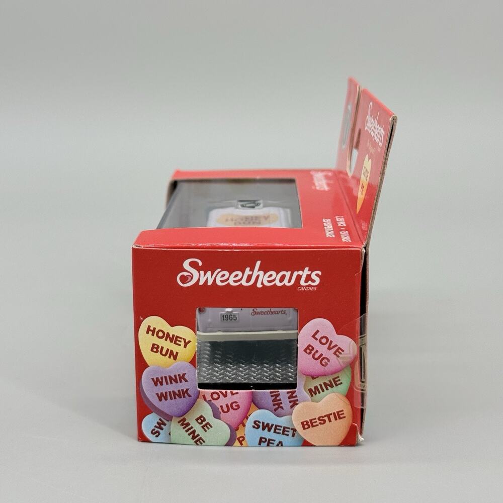 M2 Machines Pink Candy Sweethearts Honey Bun 1965 Ford Econoline Van 1:64 - Picture 5 of 6